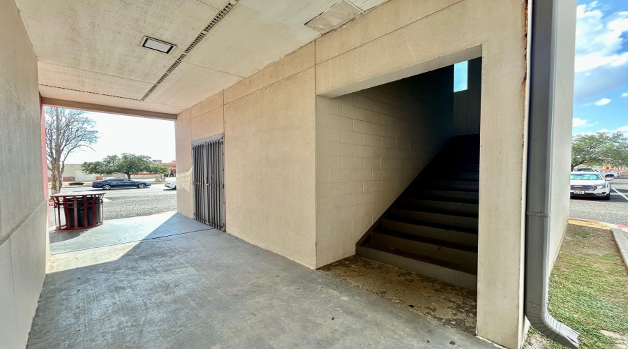 315 Calle Del Norte, Laredo, Texas 78041-0000, 1 Room Rooms,2 BathroomsBathrooms,Commercial retail/office,For Rent,315 Calle Del Norte,20263755