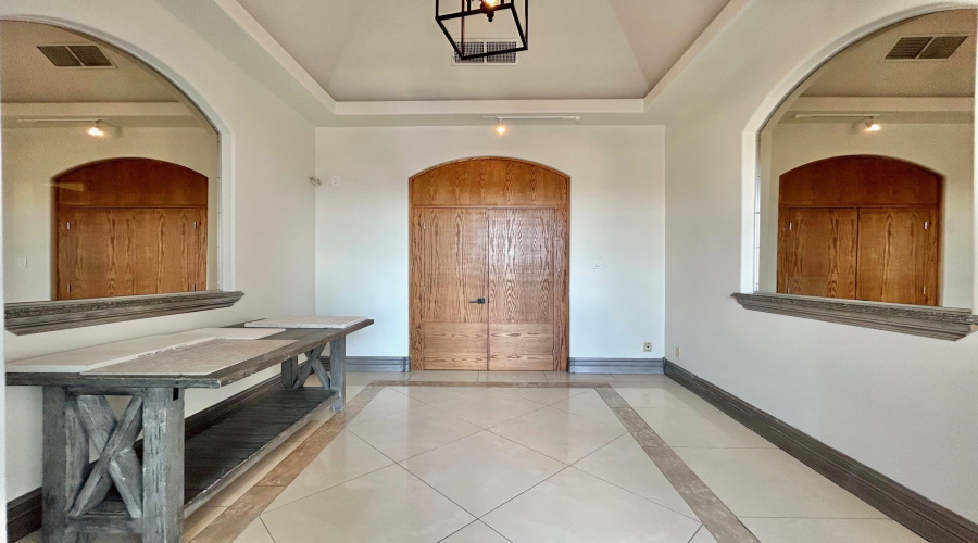 315 Calle Del Norte, Laredo, Texas 78041-0000, 1 Room Rooms,2 BathroomsBathrooms,Commercial retail/office,For Rent,315 Calle Del Norte,20263755