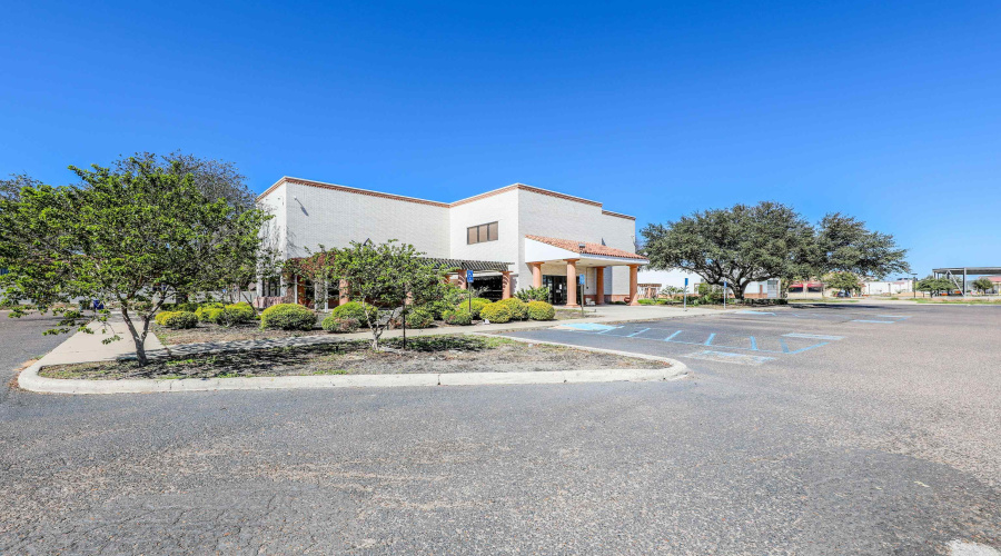 1202 Welby Court, Laredo, Texas 78041-1900, 1 Room Rooms,2 BathroomsBathrooms,Commercial retail/office,For Rent,1202 Welby Court,20263761