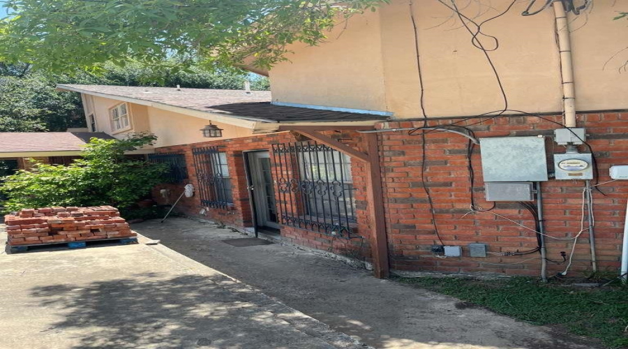 1902 Musser St, Laredo, Texas 78043, 5 Bedrooms Bedrooms, 11 Rooms Rooms,3 BathroomsBathrooms,Residential,For Sale,1902 Musser St,20263748