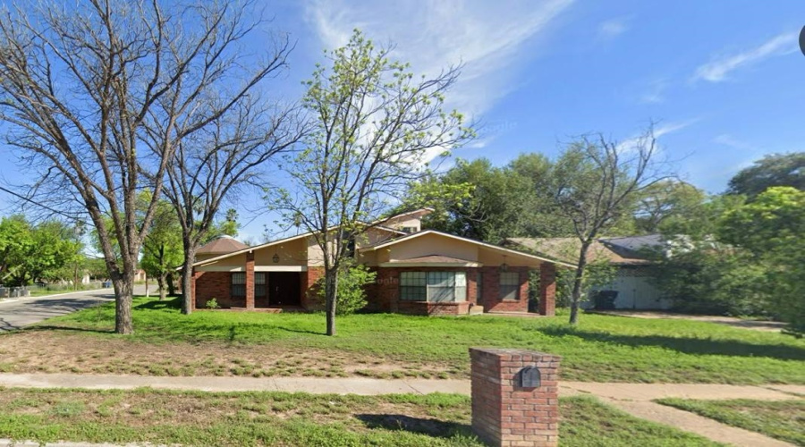 1902 Musser St, Laredo, Texas 78043, 5 Bedrooms Bedrooms, 11 Rooms Rooms,3 BathroomsBathrooms,Residential,For Sale,1902 Musser St,20263748