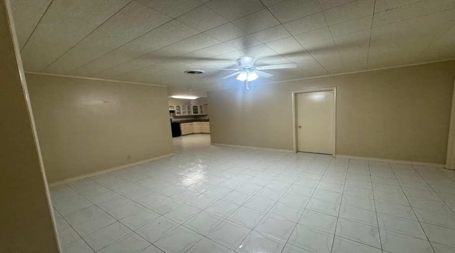 302 Huisache Dr, LAREDO, Texas 78041, 3 Bedrooms Bedrooms, 6 Rooms Rooms,3 BathroomsBathrooms,Residential,For Rent,302 Huisache Dr,20263749