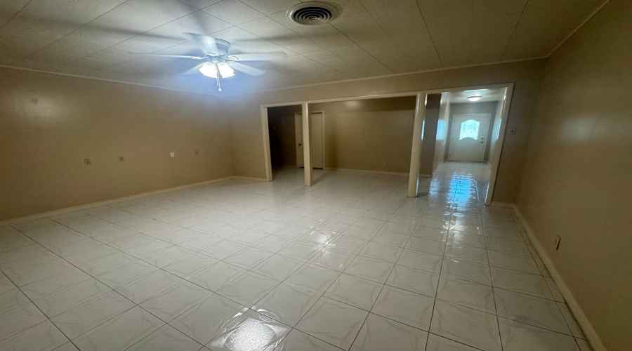 302 Huisache Dr, LAREDO, Texas 78041, 3 Bedrooms Bedrooms, 6 Rooms Rooms,3 BathroomsBathrooms,Residential,For Rent,302 Huisache Dr,20263749