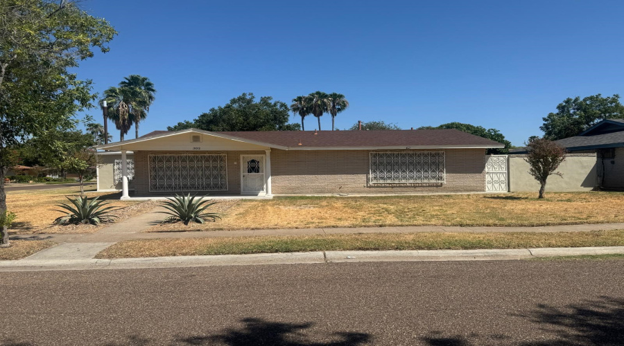 302 Huisache Dr, LAREDO, Texas 78041, 3 Bedrooms Bedrooms, 6 Rooms Rooms,3 BathroomsBathrooms,Residential,For Rent,302 Huisache Dr,20263749