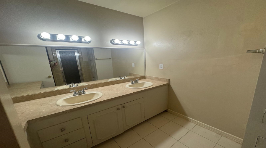 302 Huisache Dr, LAREDO, Texas 78041, 3 Bedrooms Bedrooms, 6 Rooms Rooms,3 BathroomsBathrooms,Residential,For Rent,302 Huisache Dr,20263749
