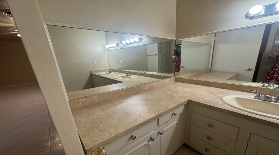 302 Huisache Dr, LAREDO, Texas 78041, 3 Bedrooms Bedrooms, 6 Rooms Rooms,3 BathroomsBathrooms,Residential,For Rent,302 Huisache Dr,20263749