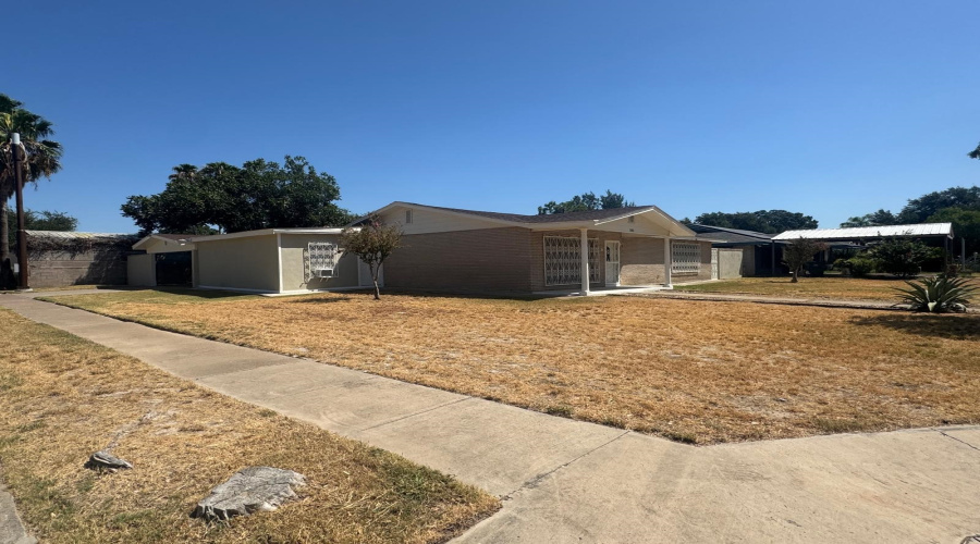 302 Huisache Dr, LAREDO, Texas 78041, 3 Bedrooms Bedrooms, 6 Rooms Rooms,3 BathroomsBathrooms,Residential,For Rent,302 Huisache Dr,20263749