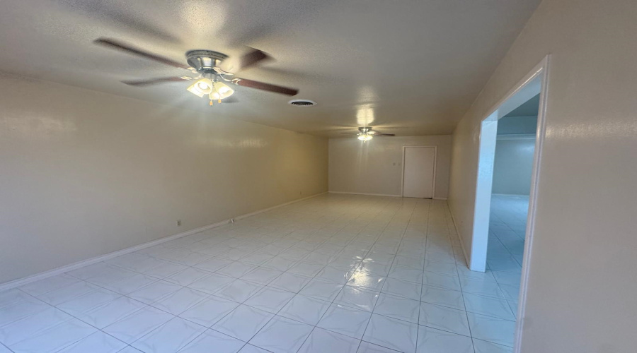 302 Huisache Dr, LAREDO, Texas 78041, 3 Bedrooms Bedrooms, 6 Rooms Rooms,3 BathroomsBathrooms,Residential,For Rent,302 Huisache Dr,20263749