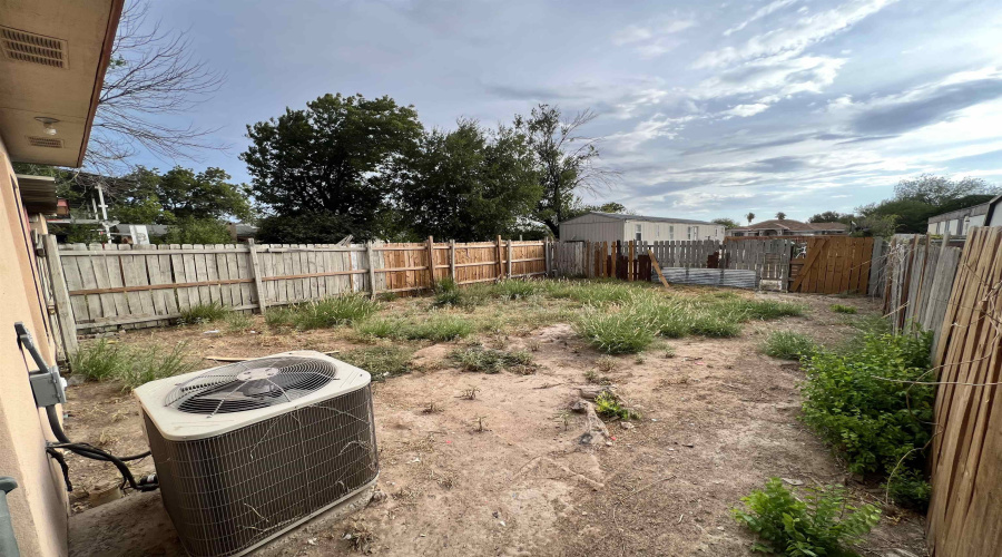 202 Lobo Lp, Laredo, Texas 78045, 2 Bedrooms Bedrooms, 4 Rooms Rooms,1 BathroomBathrooms,Residential,For Rent,202 Lobo Lp,20263752