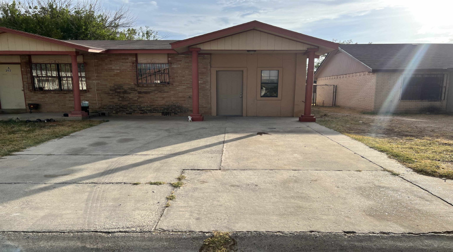 202 Lobo Lp, Laredo, Texas 78045, 2 Bedrooms Bedrooms, 4 Rooms Rooms,1 BathroomBathrooms,Residential,For Rent,202 Lobo Lp,20263752