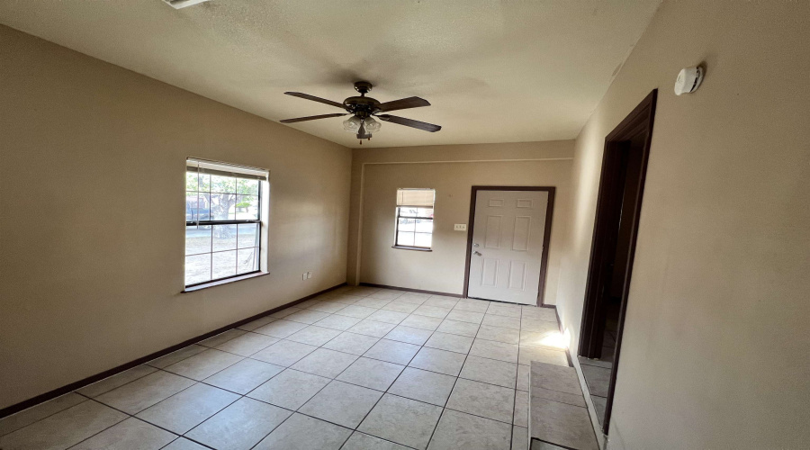 202 Lobo Lp, Laredo, Texas 78045, 2 Bedrooms Bedrooms, 4 Rooms Rooms,1 BathroomBathrooms,Residential,For Rent,202 Lobo Lp,20263752