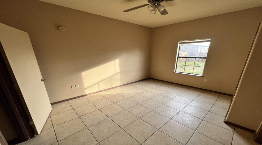 202 Lobo Lp, Laredo, Texas 78045, 2 Bedrooms Bedrooms, 4 Rooms Rooms,1 BathroomBathrooms,Residential,For Rent,202 Lobo Lp,20263752
