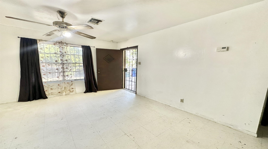 3702 Main Ave, LAREDO, Texas 78041-5549, 3 Bedrooms Bedrooms, 5 Rooms Rooms,2 BathroomsBathrooms,Residential,For Sale,3702 Main Ave,20263756