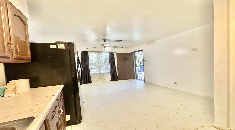 3702 Main Ave, LAREDO, Texas 78041-5549, 3 Bedrooms Bedrooms, 5 Rooms Rooms,2 BathroomsBathrooms,Residential,For Sale,3702 Main Ave,20263756
