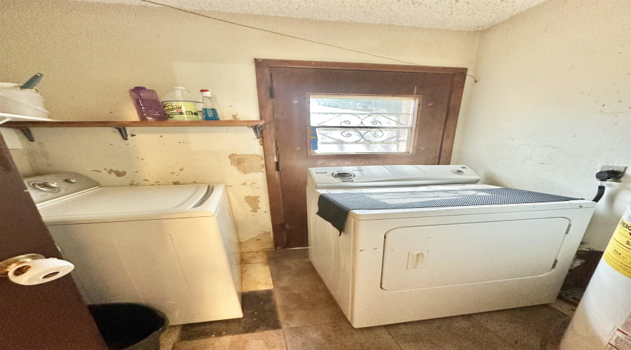 3702 Main Ave, LAREDO, Texas 78041-5549, 3 Bedrooms Bedrooms, 5 Rooms Rooms,2 BathroomsBathrooms,Residential,For Sale,3702 Main Ave,20263756
