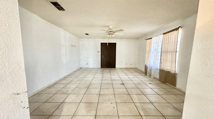 3702 Main Ave, LAREDO, Texas 78041-5549, 3 Bedrooms Bedrooms, 5 Rooms Rooms,2 BathroomsBathrooms,Residential,For Sale,3702 Main Ave,20263756
