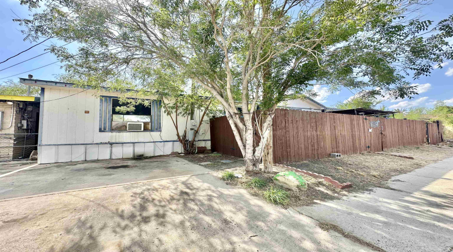 3702 Main Ave, LAREDO, Texas 78041-5549, 3 Bedrooms Bedrooms, 5 Rooms Rooms,2 BathroomsBathrooms,Residential,For Sale,3702 Main Ave,20263756