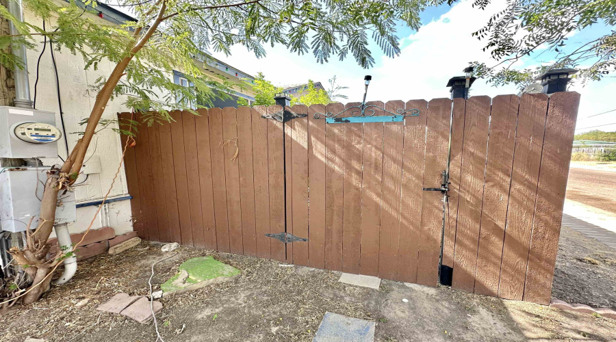 3702 Main Ave, LAREDO, Texas 78041-5549, 3 Bedrooms Bedrooms, 5 Rooms Rooms,2 BathroomsBathrooms,Residential,For Sale,3702 Main Ave,20263756