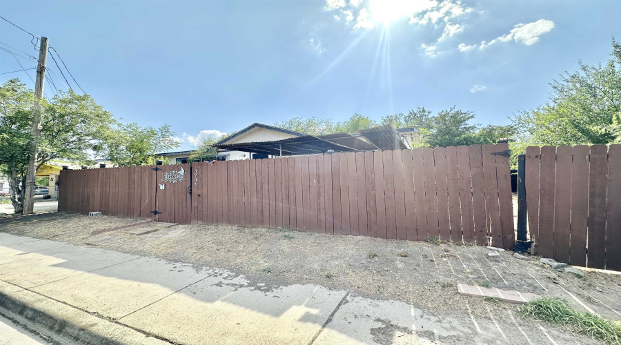 3702 Main Ave, LAREDO, Texas 78041-5549, 3 Bedrooms Bedrooms, 5 Rooms Rooms,2 BathroomsBathrooms,Residential,For Sale,3702 Main Ave,20263756