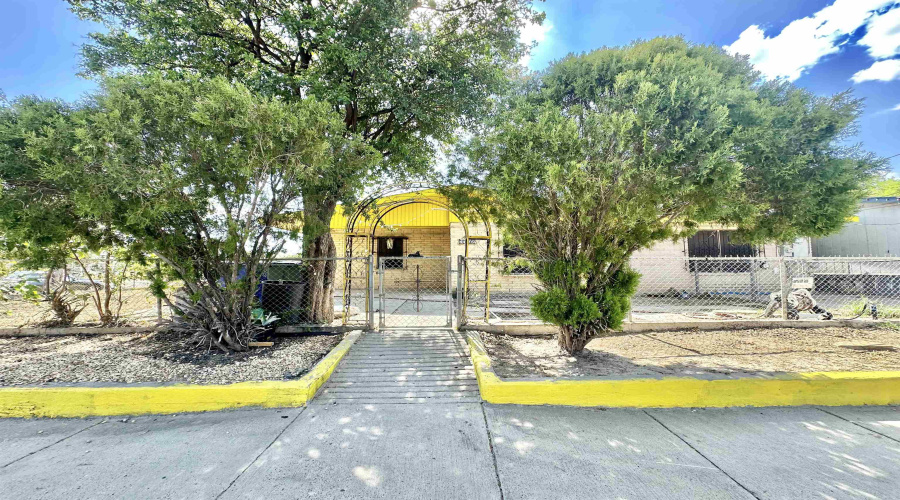3702 Main Ave, LAREDO, Texas 78041-5549, 3 Bedrooms Bedrooms, 5 Rooms Rooms,2 BathroomsBathrooms,Residential,For Sale,3702 Main Ave,20263756