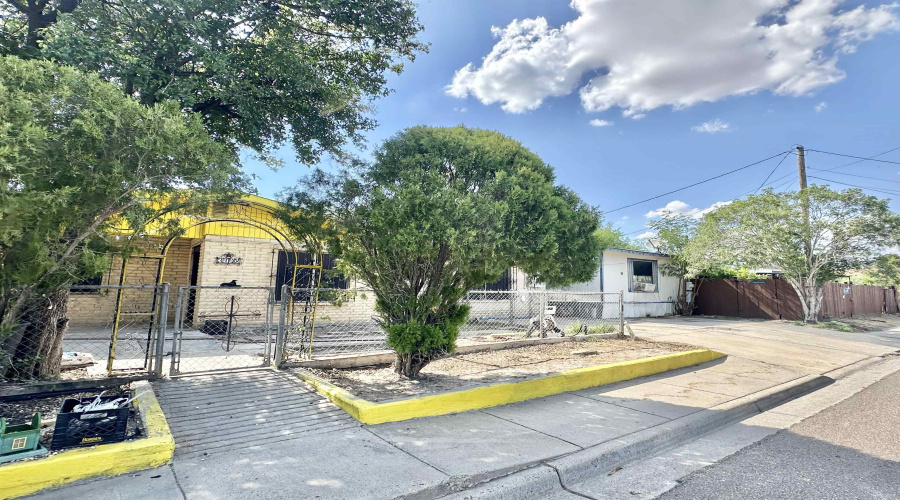 3702 Main Ave, LAREDO, Texas 78041-5549, 3 Bedrooms Bedrooms, 5 Rooms Rooms,2 BathroomsBathrooms,Residential,For Sale,3702 Main Ave,20263756