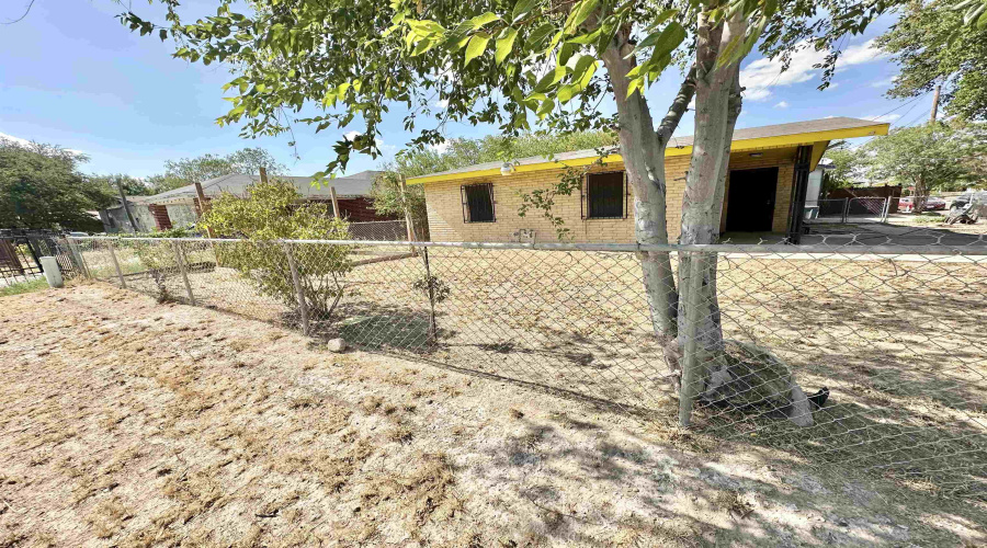 3702 Main Ave, LAREDO, Texas 78041-5549, 3 Bedrooms Bedrooms, 5 Rooms Rooms,2 BathroomsBathrooms,Residential,For Sale,3702 Main Ave,20263756