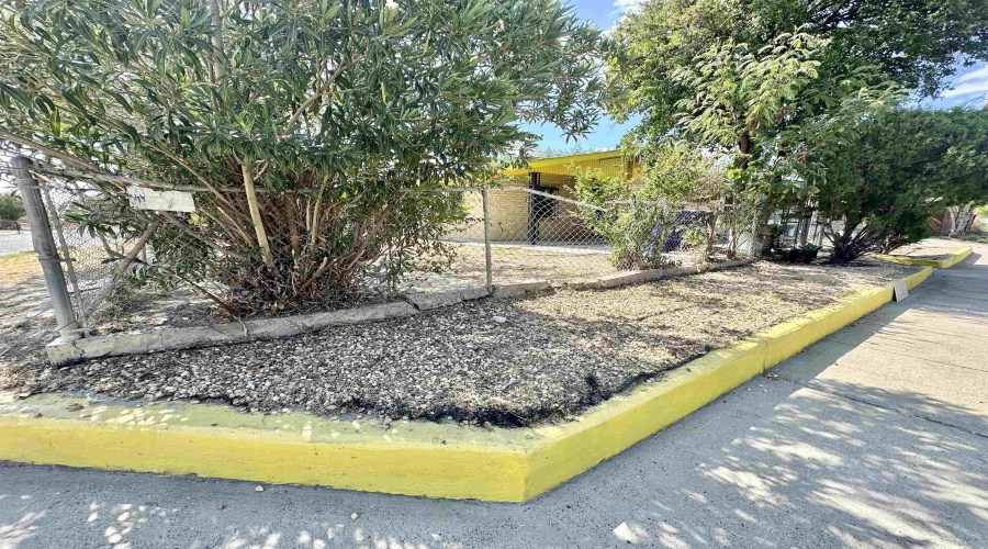 3702 Main Ave, LAREDO, Texas 78041-5549, 3 Bedrooms Bedrooms, 5 Rooms Rooms,2 BathroomsBathrooms,Residential,For Sale,3702 Main Ave,20263756