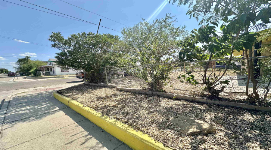 3702 Main Ave, LAREDO, Texas 78041-5549, 3 Bedrooms Bedrooms, 5 Rooms Rooms,2 BathroomsBathrooms,Residential,For Sale,3702 Main Ave,20263756
