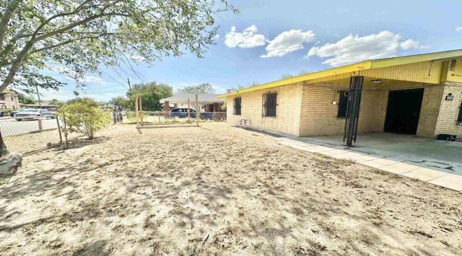 3702 Main Ave, LAREDO, Texas 78041-5549, 3 Bedrooms Bedrooms, 5 Rooms Rooms,2 BathroomsBathrooms,Residential,For Sale,3702 Main Ave,20263756