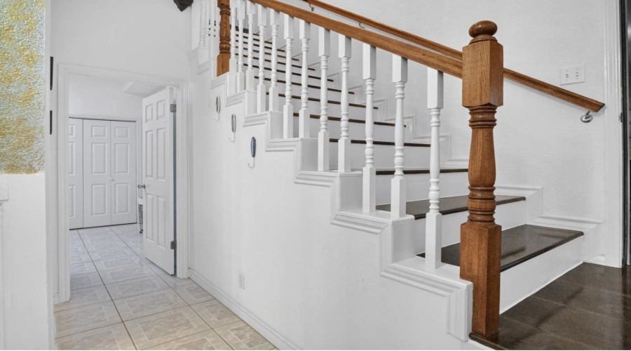 9013 Cliff Dr, Laredo, Texas 78045, 3 Bedrooms Bedrooms, 8 Rooms Rooms,3 BathroomsBathrooms,Residential,For Sale,9013 Cliff Dr,20263757