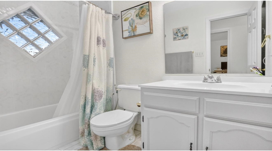 9013 Cliff Dr, Laredo, Texas 78045, 3 Bedrooms Bedrooms, 8 Rooms Rooms,3 BathroomsBathrooms,Residential,For Sale,9013 Cliff Dr,20263757