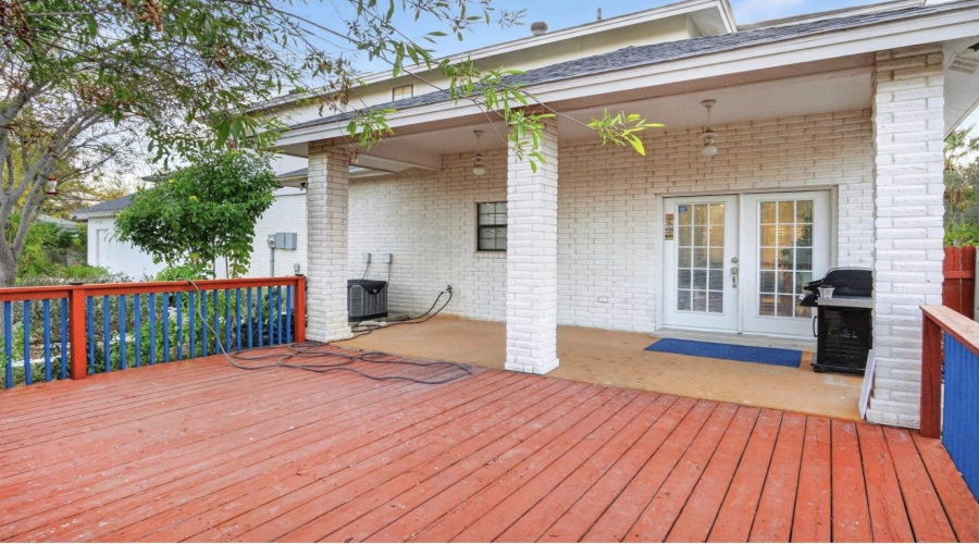 9013 Cliff Dr, Laredo, Texas 78045, 3 Bedrooms Bedrooms, 8 Rooms Rooms,3 BathroomsBathrooms,Residential,For Sale,9013 Cliff Dr,20263757