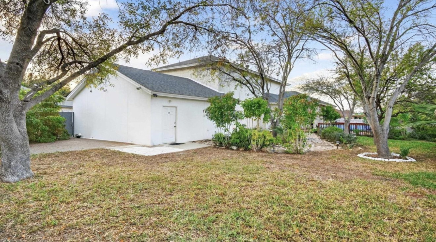 9013 Cliff Dr, Laredo, Texas 78045, 3 Bedrooms Bedrooms, 8 Rooms Rooms,3 BathroomsBathrooms,Residential,For Sale,9013 Cliff Dr,20263757