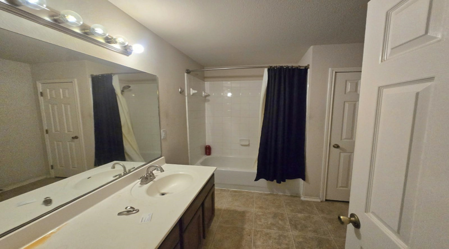 1823 Mustang Island Dr, LAREDO, Texas 78045, 3 Bedrooms Bedrooms, 5 Rooms Rooms,2 BathroomsBathrooms,Residential,For Sale,1823 Mustang Island Dr,20263758