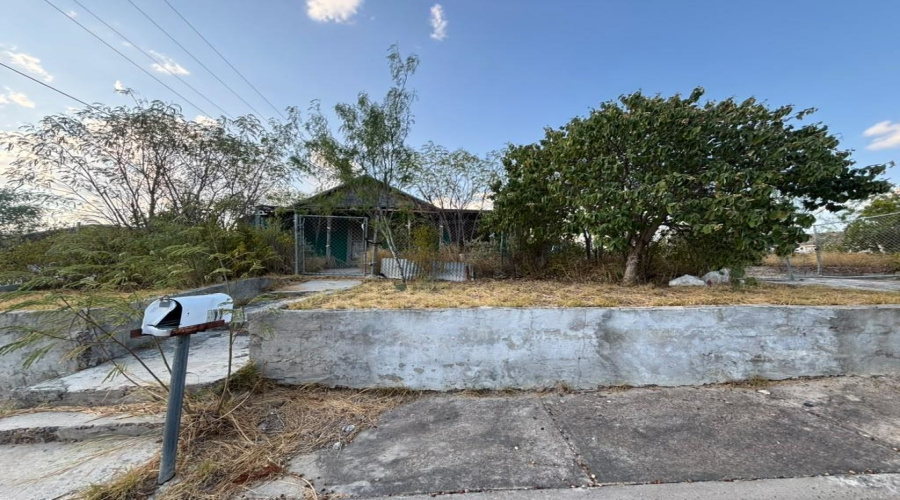 511 Rosales, El Cenizo, Texas 78046, 3 Bedrooms Bedrooms, 5 Rooms Rooms,2 BathroomsBathrooms,Residential,For Sale,511 Rosales,20263759
