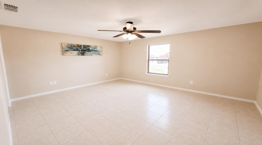 4402 Peacock St., Laredo, Texas 78045, 4 Bedrooms Bedrooms, 6 Rooms Rooms,2 BathroomsBathrooms,Residential,For Sale,4402 Peacock St.,20263763