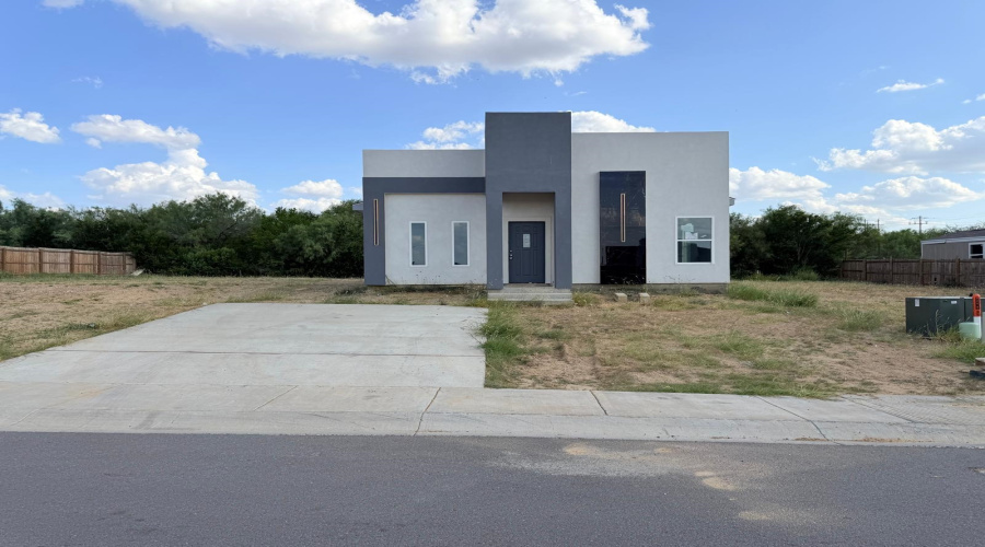 5107 Galicia Lane, Laredo, Texas 78046, 3 Bedrooms Bedrooms, 5 Rooms Rooms,2 BathroomsBathrooms,Residential,For Sale,5107 Galicia Lane,20263764