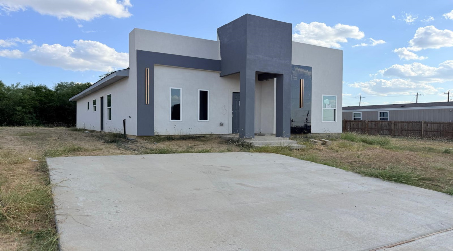 5107 Galicia Lane, Laredo, Texas 78046, 3 Bedrooms Bedrooms, 5 Rooms Rooms,2 BathroomsBathrooms,Residential,For Sale,5107 Galicia Lane,20263764