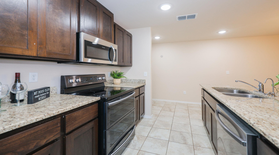 5609 Montevista Dr., Laredo, Texas 78043, 3 Bedrooms Bedrooms, 6 Rooms Rooms,2 BathroomsBathrooms,Residential,For Rent,5609 Montevista Dr.,20263765