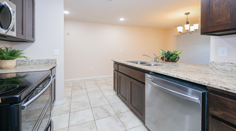 5609 Montevista Dr., Laredo, Texas 78043, 3 Bedrooms Bedrooms, 6 Rooms Rooms,2 BathroomsBathrooms,Residential,For Rent,5609 Montevista Dr.,20263765