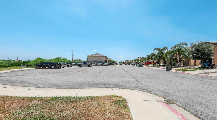 5609 Montevista Dr., Laredo, Texas 78043, 3 Bedrooms Bedrooms, 6 Rooms Rooms,2 BathroomsBathrooms,Residential,For Rent,5609 Montevista Dr.,20263765