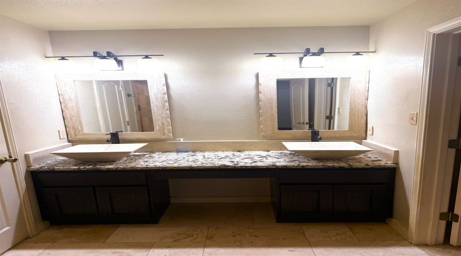 2018 Manzanares Dr, Laredo, Texas 78045, 3 Bedrooms Bedrooms, 6 Rooms Rooms,2 BathroomsBathrooms,Residential,For Sale,2018 Manzanares Dr,20263768