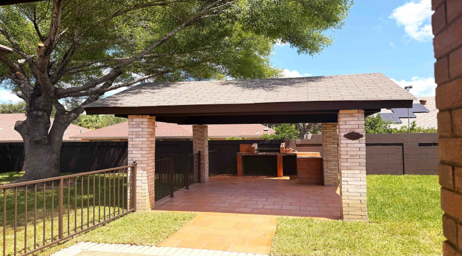 2018 Manzanares Dr, Laredo, Texas 78045, 3 Bedrooms Bedrooms, 6 Rooms Rooms,2 BathroomsBathrooms,Residential,For Sale,2018 Manzanares Dr,20263768