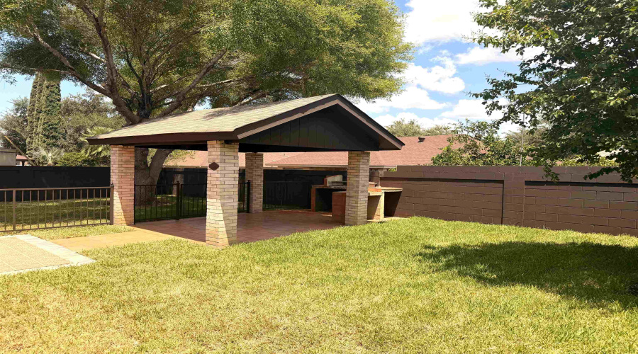 2018 Manzanares Dr, Laredo, Texas 78045, 3 Bedrooms Bedrooms, 6 Rooms Rooms,2 BathroomsBathrooms,Residential,For Sale,2018 Manzanares Dr,20263768
