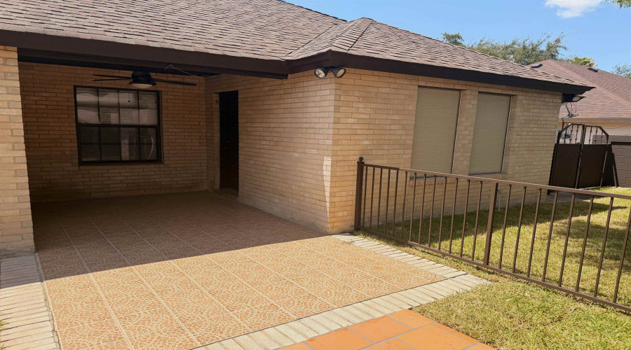 2018 Manzanares Dr, Laredo, Texas 78045, 3 Bedrooms Bedrooms, 6 Rooms Rooms,2 BathroomsBathrooms,Residential,For Sale,2018 Manzanares Dr,20263768