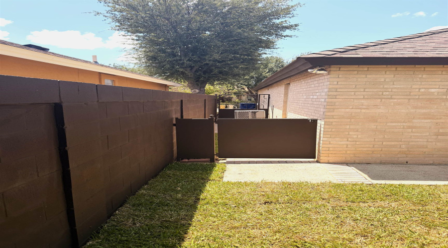 2018 Manzanares Dr, Laredo, Texas 78045, 3 Bedrooms Bedrooms, 6 Rooms Rooms,2 BathroomsBathrooms,Residential,For Sale,2018 Manzanares Dr,20263768