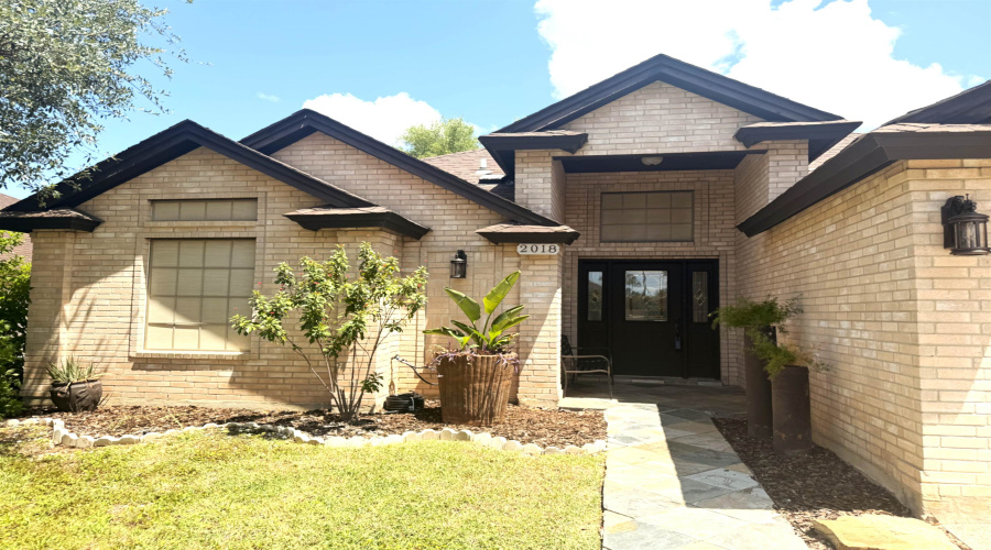 2018 Manzanares Dr, Laredo, Texas 78045, 3 Bedrooms Bedrooms, 6 Rooms Rooms,2 BathroomsBathrooms,Residential,For Sale,2018 Manzanares Dr,20263768
