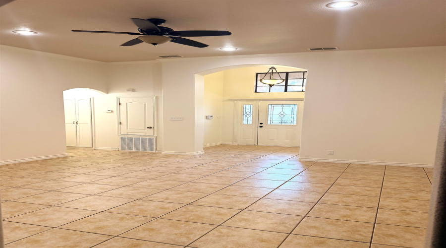 2018 Manzanares Dr, Laredo, Texas 78045, 3 Bedrooms Bedrooms, 6 Rooms Rooms,2 BathroomsBathrooms,Residential,For Sale,2018 Manzanares Dr,20263768