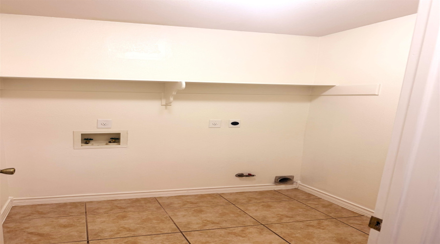 2018 Manzanares Dr, Laredo, Texas 78045, 3 Bedrooms Bedrooms, 6 Rooms Rooms,2 BathroomsBathrooms,Residential,For Sale,2018 Manzanares Dr,20263768