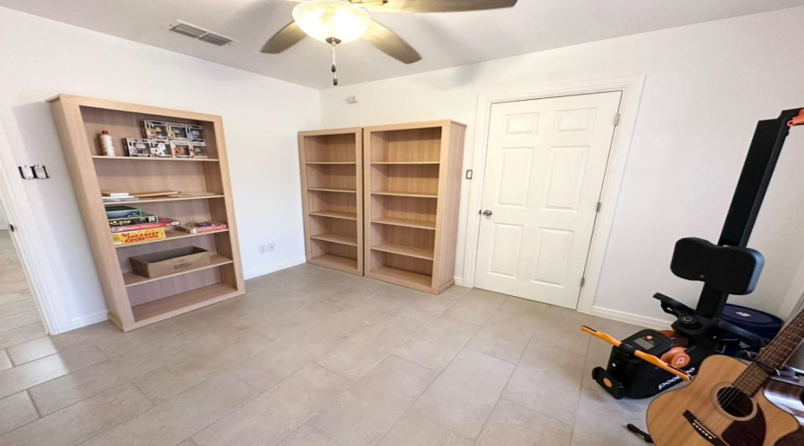 1844 Arctic Ct, Laredo, Texas 78045, 3 Bedrooms Bedrooms, 5 Rooms Rooms,2 BathroomsBathrooms,Residential,For Sale,1844 Arctic Ct,20263769